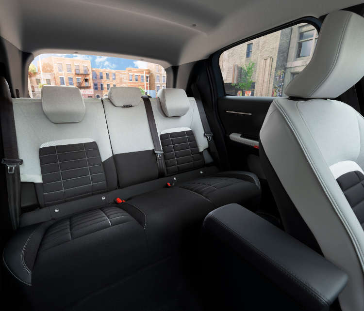 Задні сидіння у салоні Citroën C3