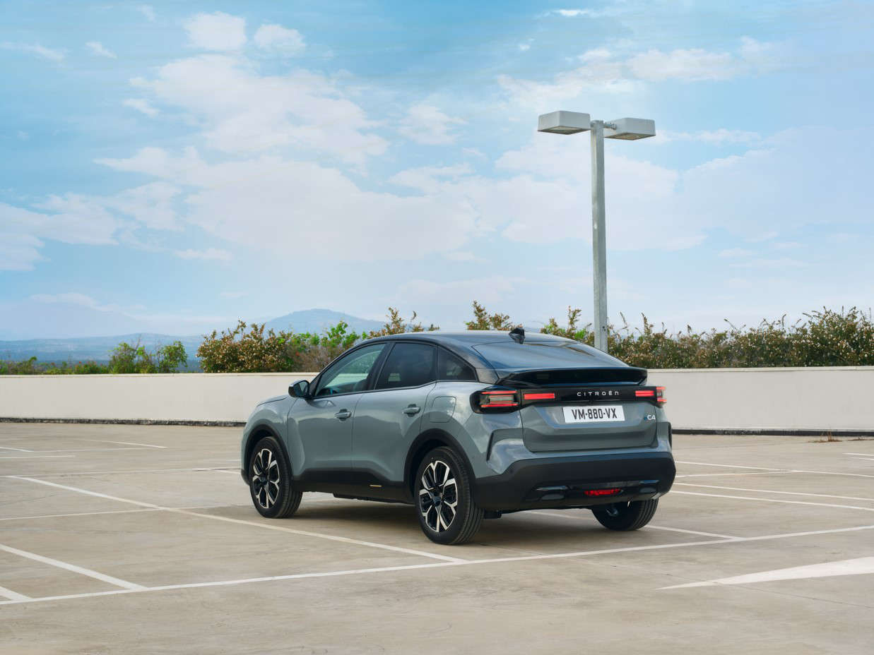 CITROЁN C4, вигляд ззаду з лівого боку