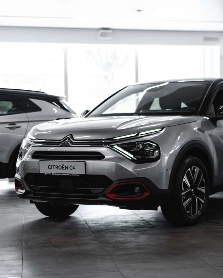 Фасад автосалону Citroën «Адамант Моторс» на Максима Залізняка, 146/19 у Черкасах